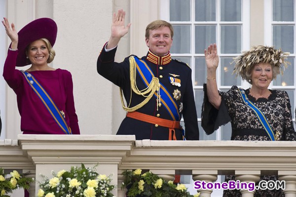 Dutch Queen Beatrix announces abdication