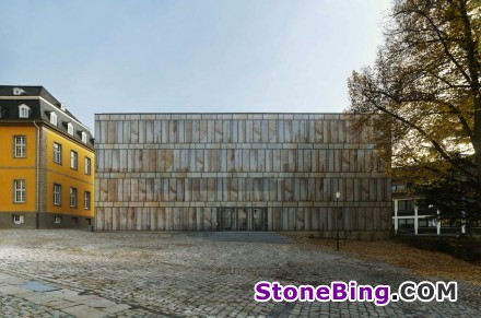 Glass panes with stone facsimiles form the façade of Essen’s Folkwang-Library in Germany