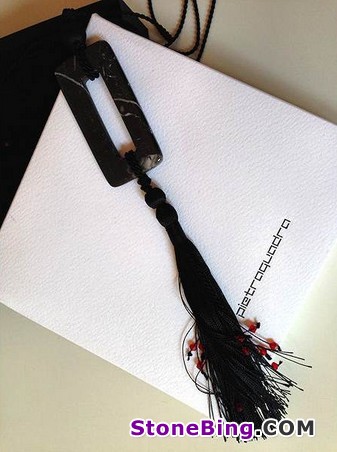 Natural stone jewelry: "Minimalistic but feminine"