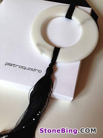 Natural stone jewelry: "Minimalistic but feminine"