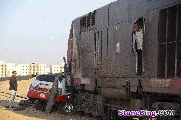 27 killed, 32 injured in train collision in Egypt