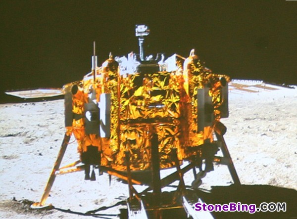 Yutu gets rolling on the moon