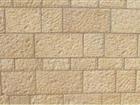Free-lenght chiseled Denise Stone